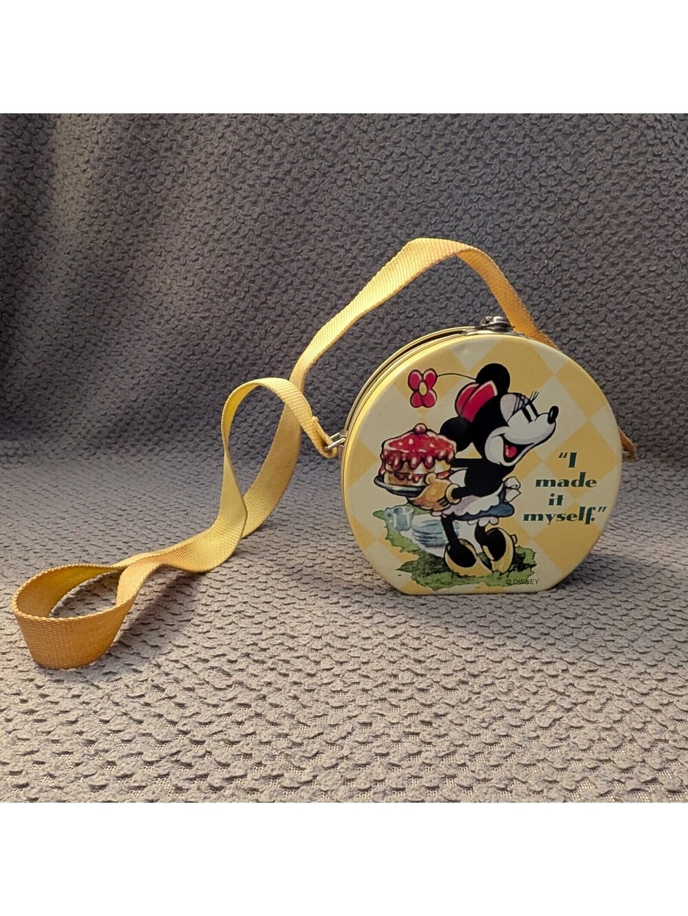 Vintage Disney Minnie Mouse Heart Tin Purse Lunch Box 1999
